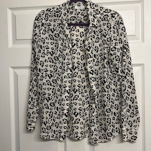 Equipment Femme Black & White 100% Silk leopard Button Down Blouse